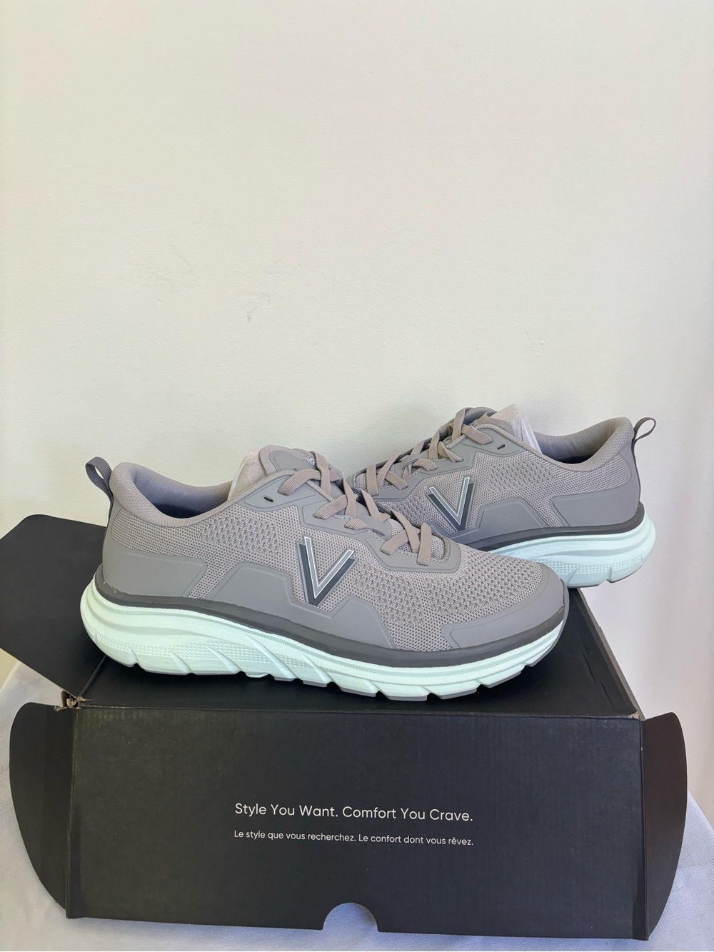 Vionic Walk Max mens Lace Up Sneaker Light Grey size 13 eu45 NWB